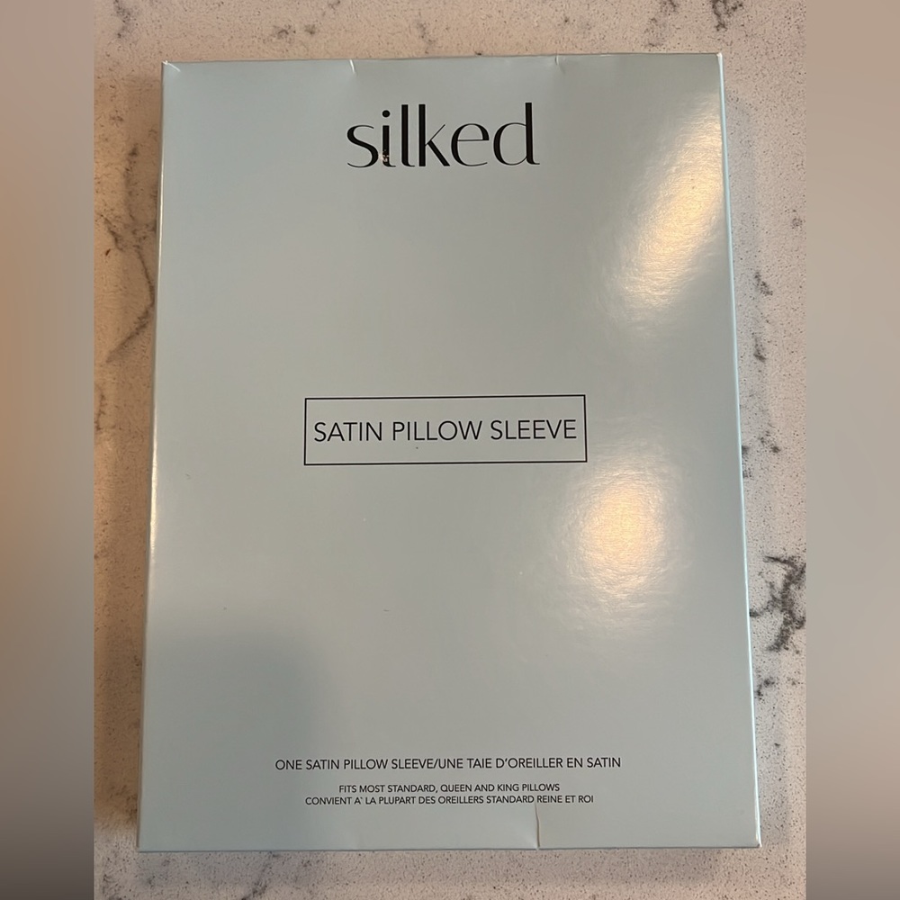 NWT Satin pillow sleeve